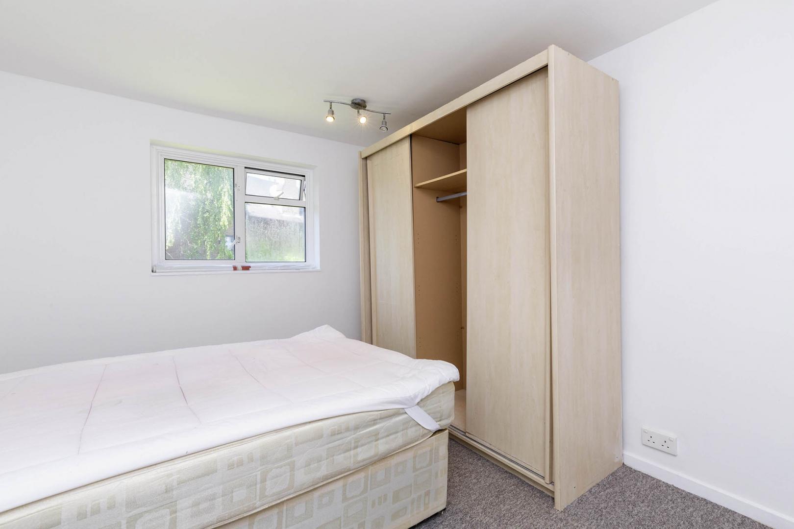 			3 Bedroom, 1 bath, 1 reception Flat			 Ravenshaw Street, West Hampstead
